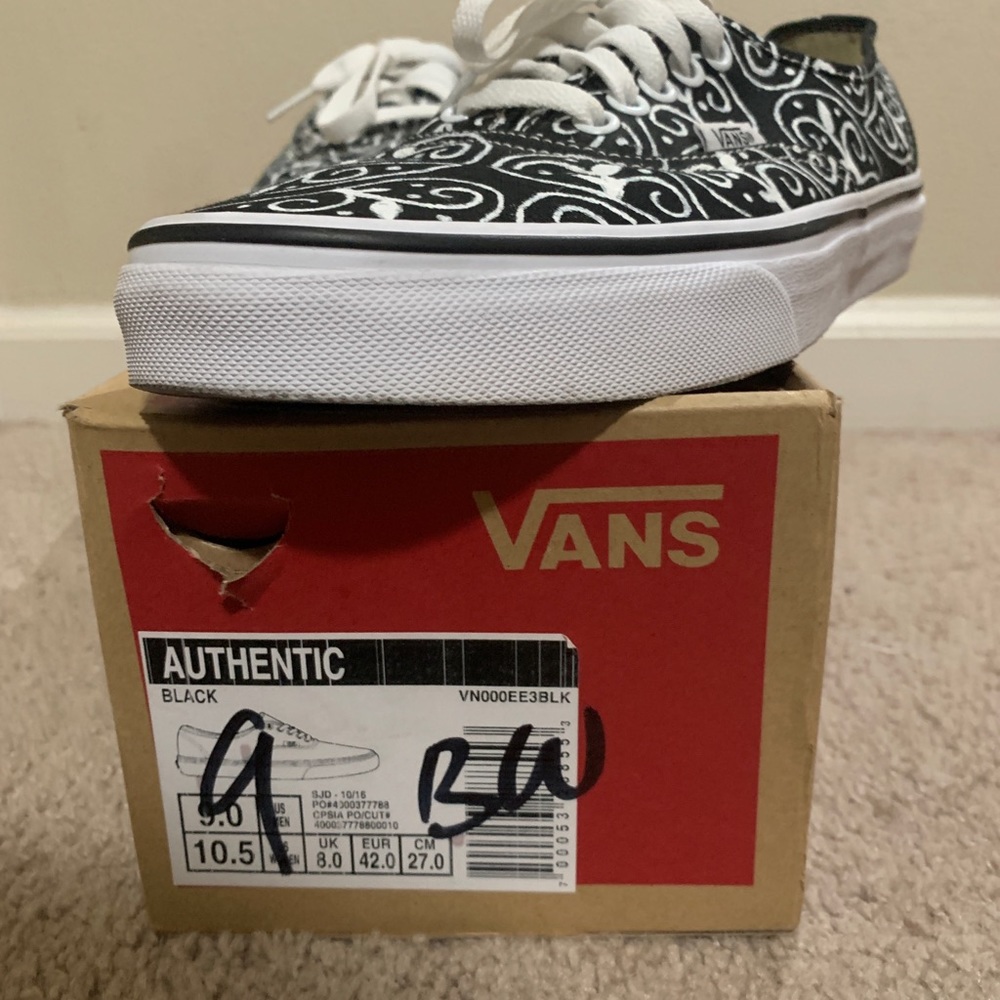 Vans - Picture 2 of 4